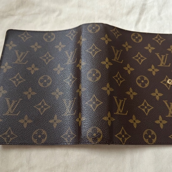 Authentic Louis Vuitton Agenda - Picture 6 of 6